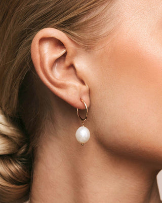 Pearly hoops earrings