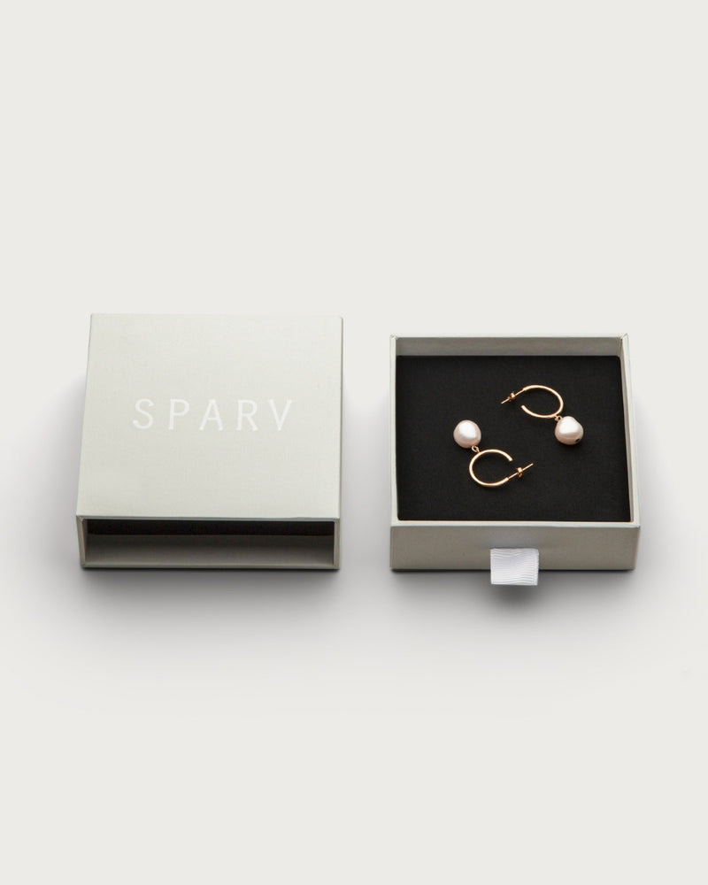 Pearly hoops earrings