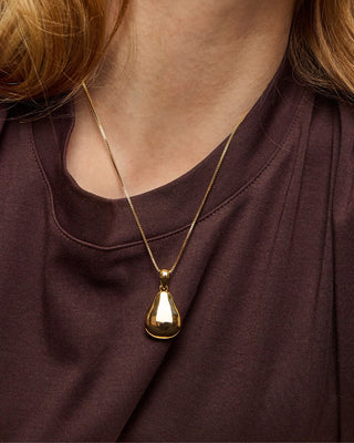 Stay Close necklace